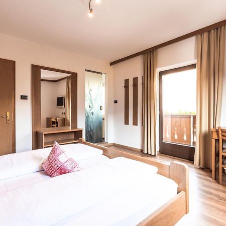 Hotel Zum Loewen - Al Leone เมลตินา ภายนอก รูปภาพ