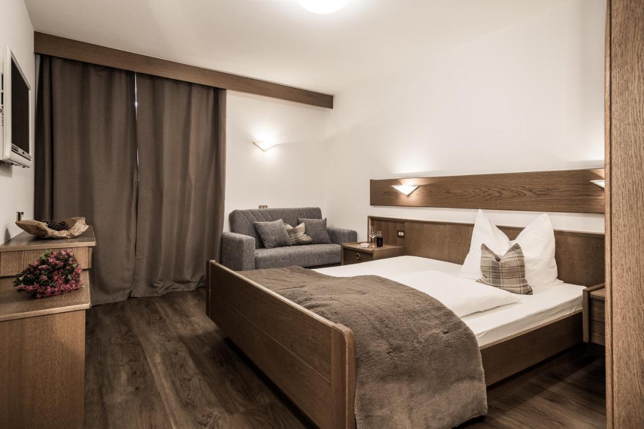 Hotel Zum Loewen - Al Leone เมลตินา ภายนอก รูปภาพ