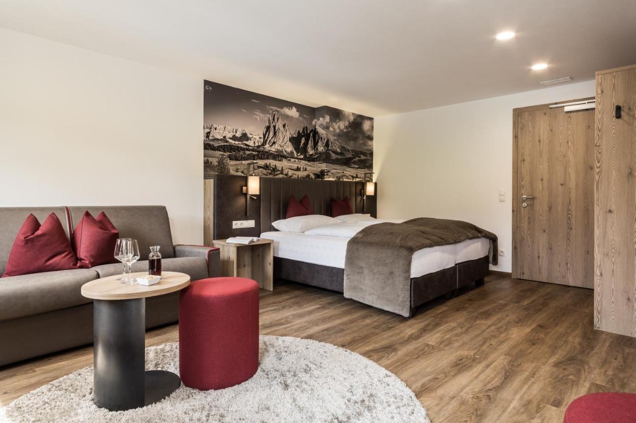 Hotel Zum Loewen - Al Leone เมลตินา ภายนอก รูปภาพ