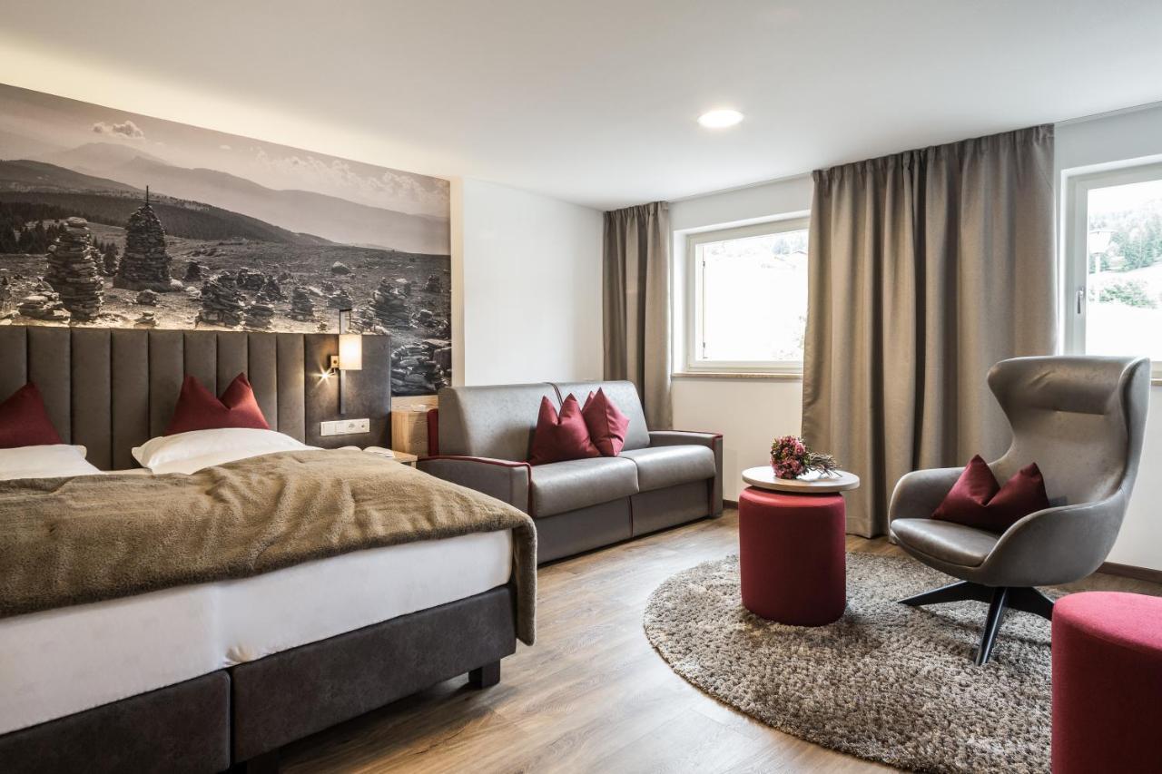 Hotel Zum Loewen - Al Leone เมลตินา ภายนอก รูปภาพ