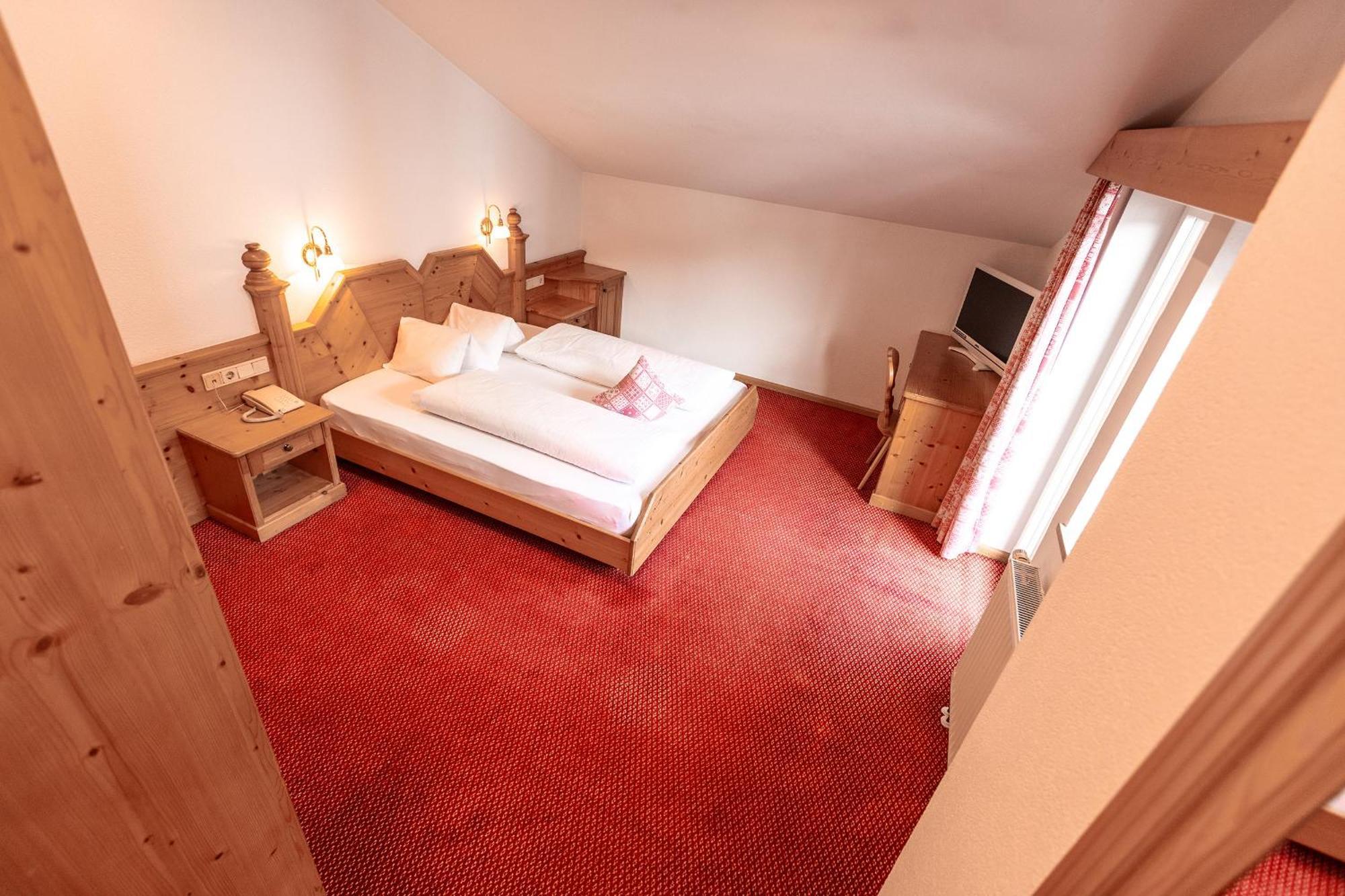 Hotel Zum Loewen - Al Leone เมลตินา ภายนอก รูปภาพ