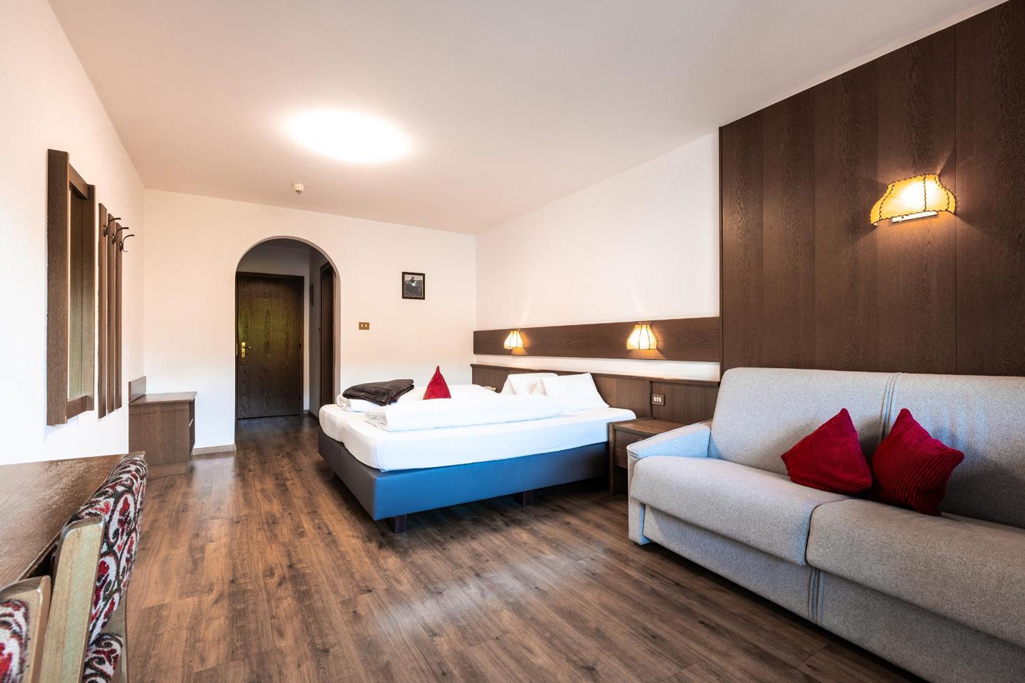 Hotel Zum Loewen - Al Leone เมลตินา ภายนอก รูปภาพ
