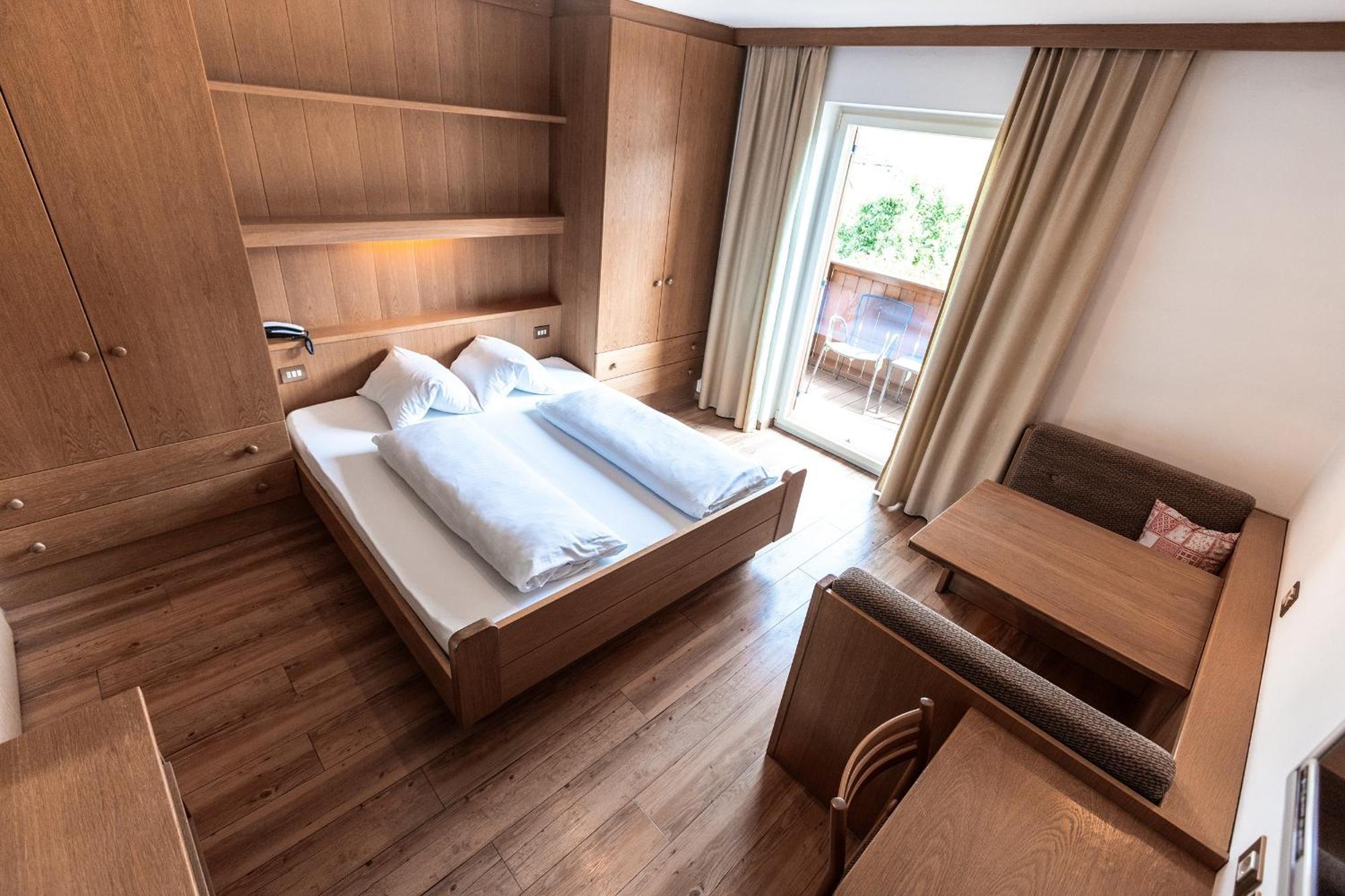 Hotel Zum Loewen - Al Leone เมลตินา ภายนอก รูปภาพ