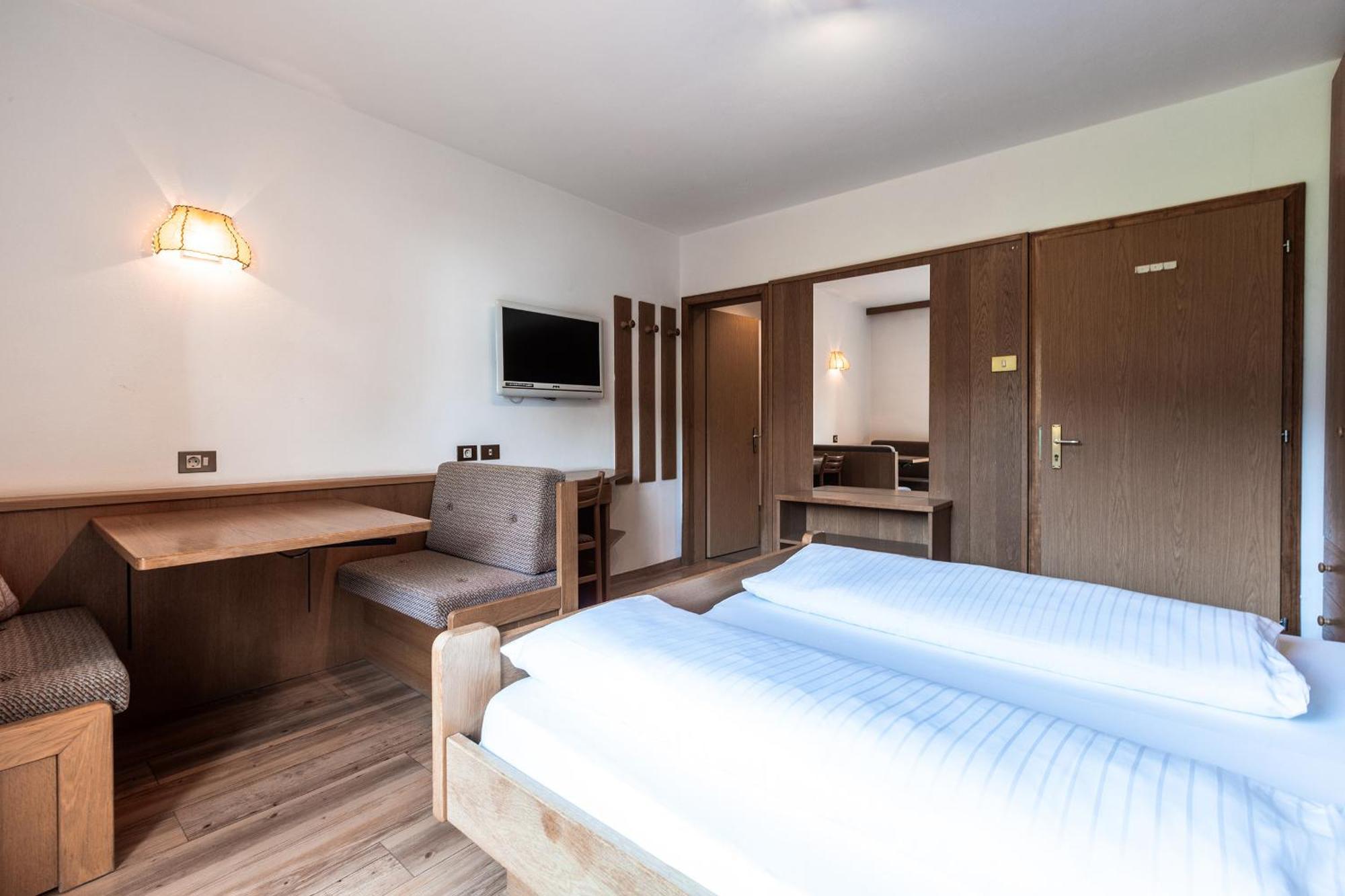 Hotel Zum Loewen - Al Leone เมลตินา ภายนอก รูปภาพ