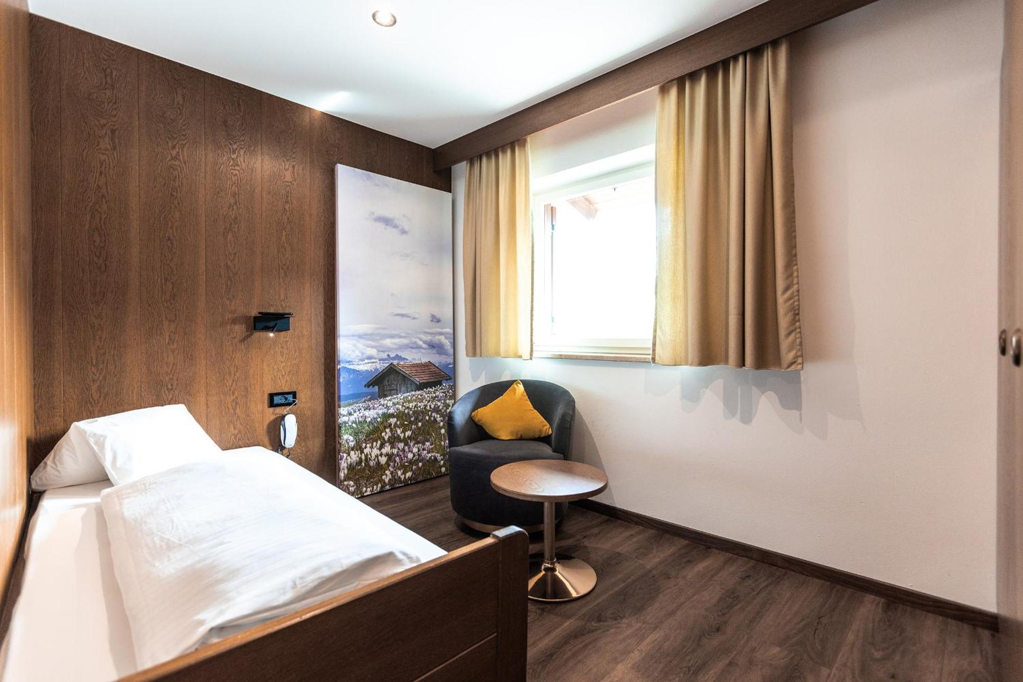 Hotel Zum Loewen - Al Leone เมลตินา ภายนอก รูปภาพ
