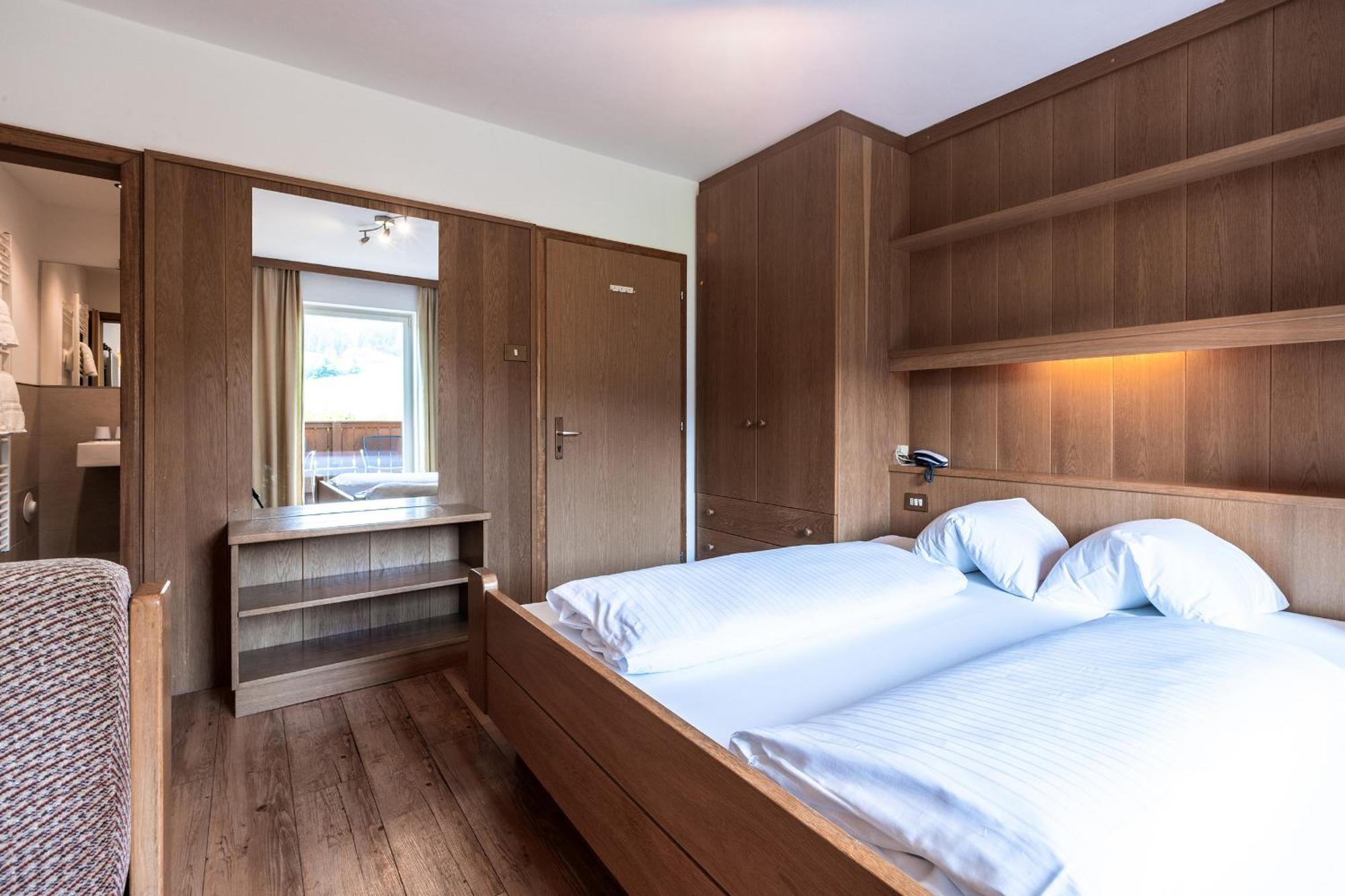 Hotel Zum Loewen - Al Leone เมลตินา ภายนอก รูปภาพ