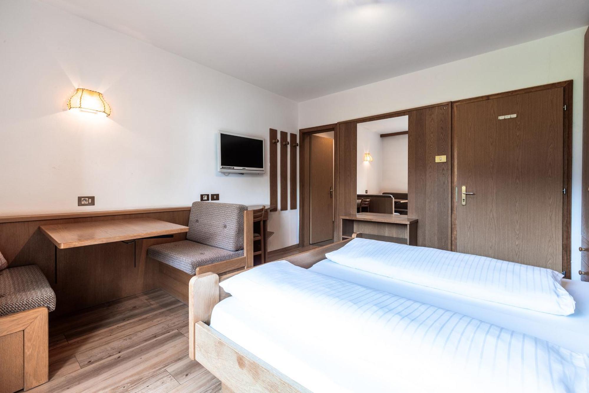 Hotel Zum Loewen - Al Leone เมลตินา ภายนอก รูปภาพ