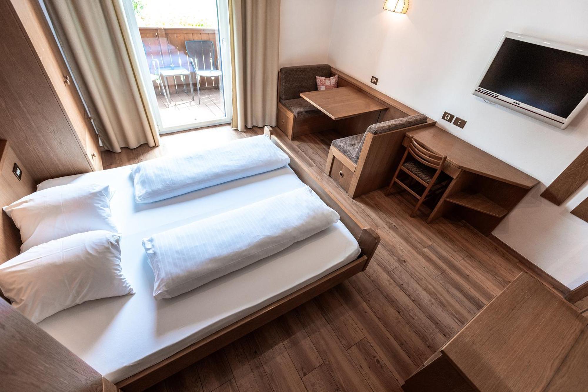 Hotel Zum Loewen - Al Leone เมลตินา ภายนอก รูปภาพ