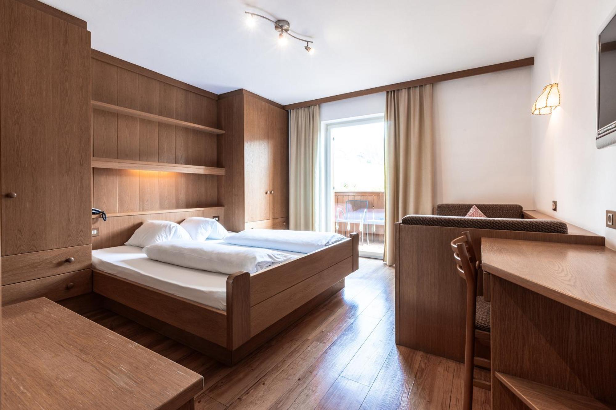 Hotel Zum Loewen - Al Leone เมลตินา ภายนอก รูปภาพ