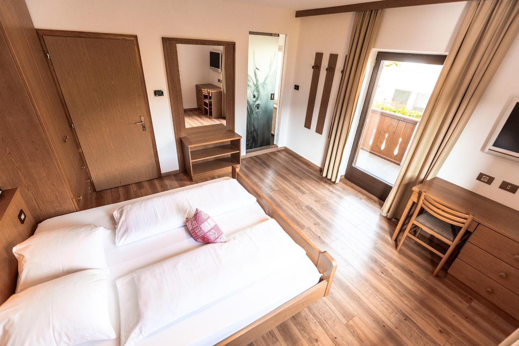 Hotel Zum Loewen - Al Leone เมลตินา ภายนอก รูปภาพ