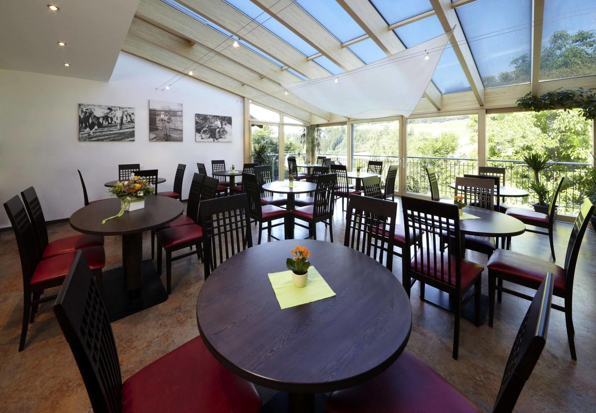 Hotel Zum Loewen - Al Leone เมลตินา ภายนอก รูปภาพ